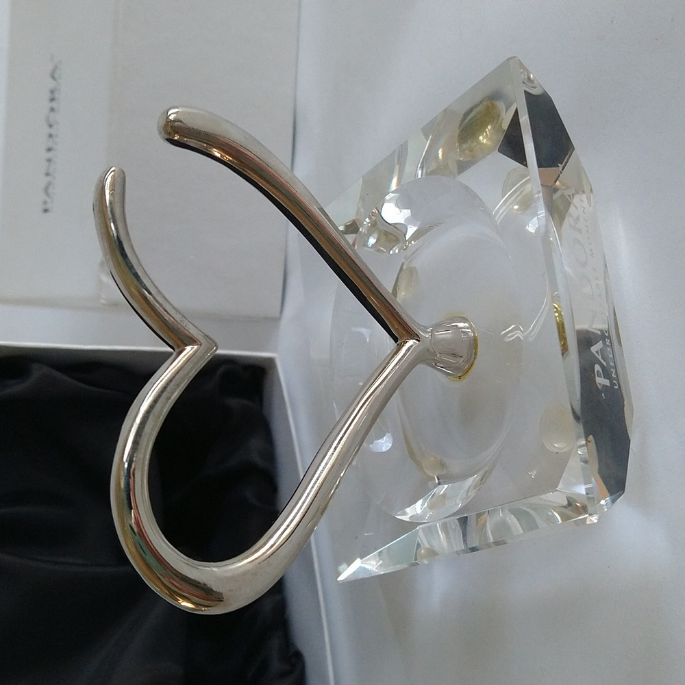 Limited Edition Pandora Unforgettable Moments Crystal Heart Jewelry Stand Holder - Picture 2 of 4